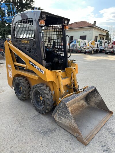 AVANT SKID LOAD